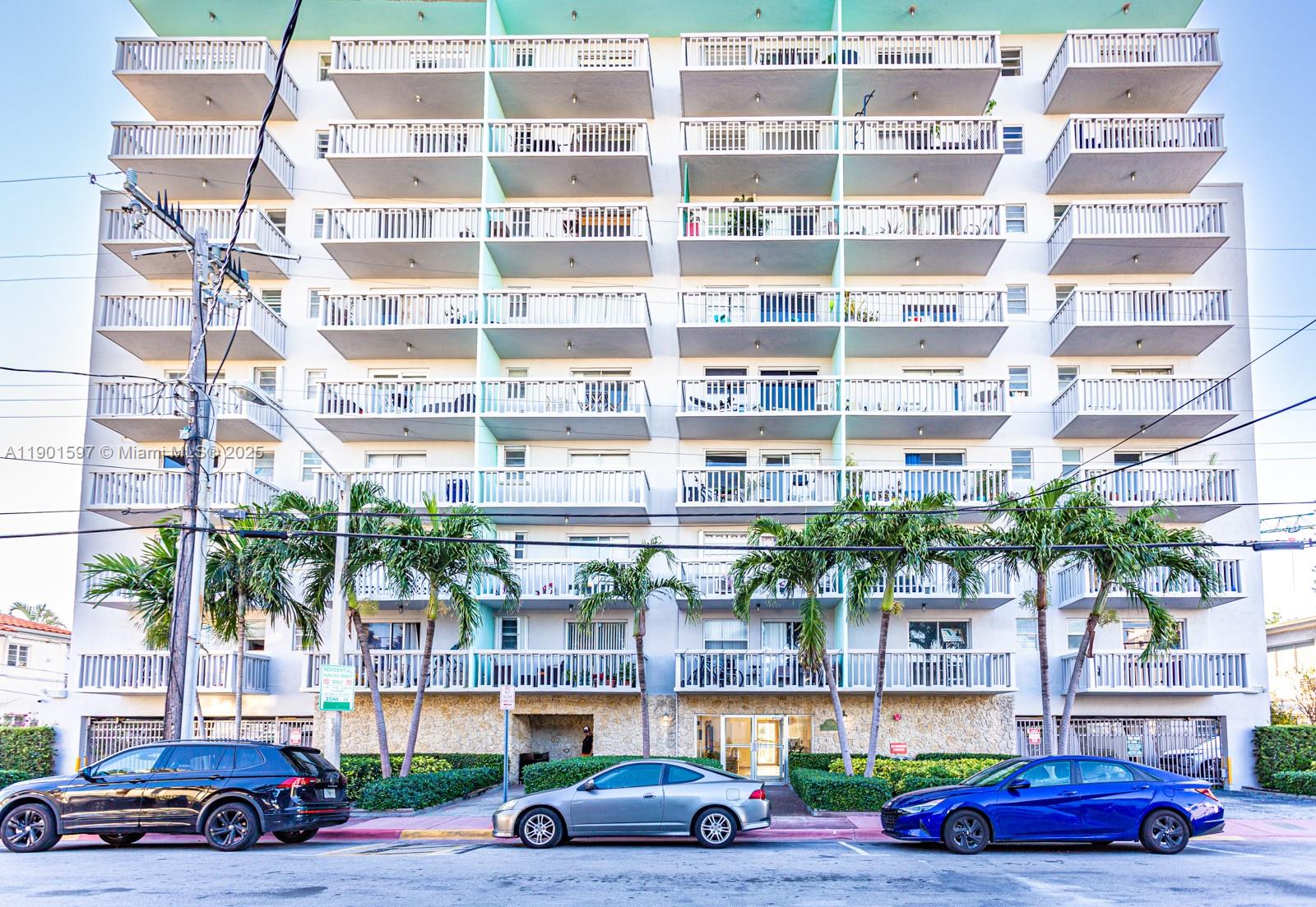 CARLYLE PLAZA CONDO - Residential