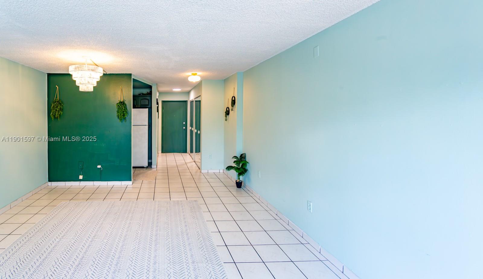 CARLYLE PLAZA CONDO - Residential