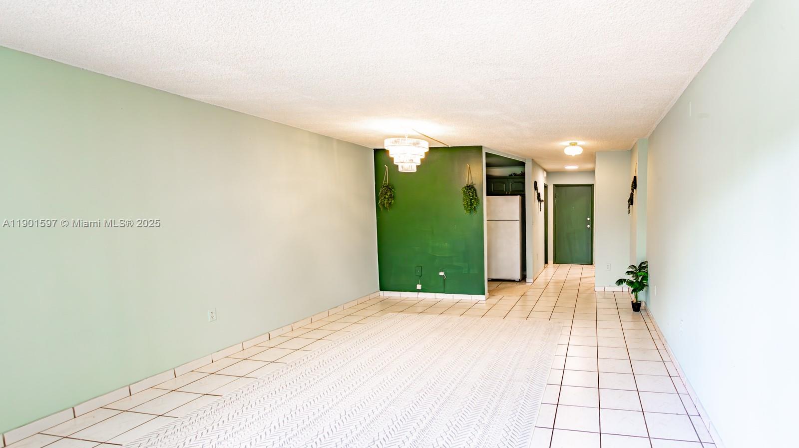 CARLYLE PLAZA CONDO - Residential
