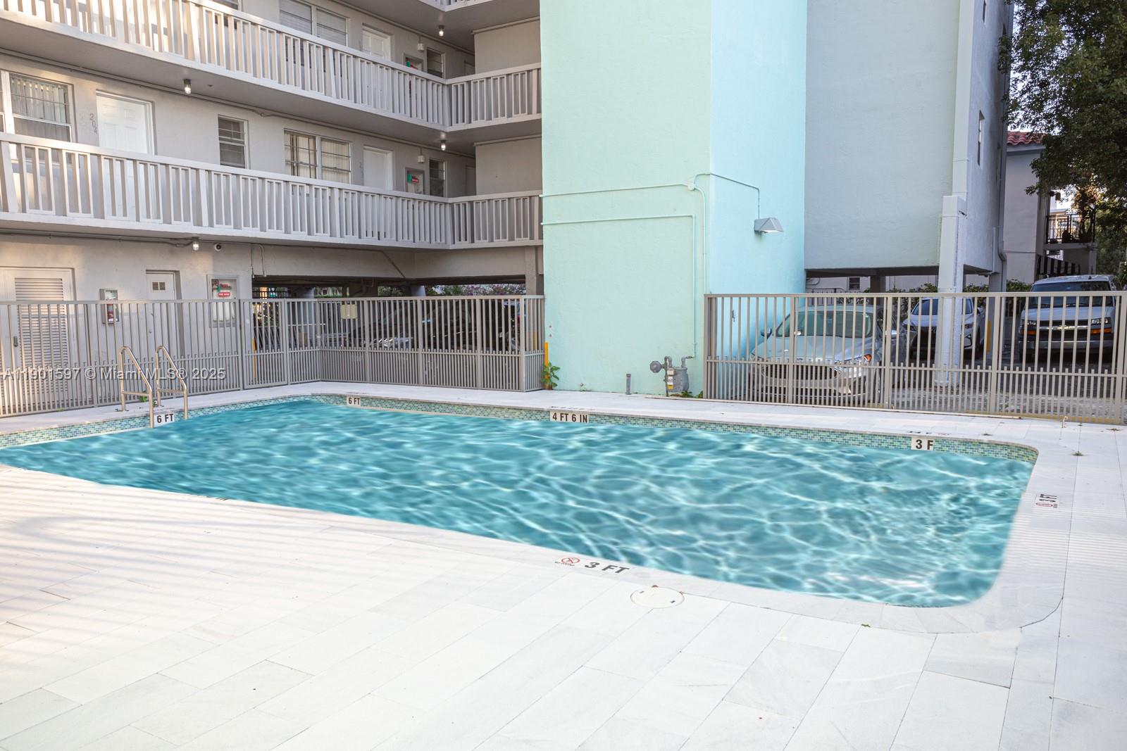 CARLYLE PLAZA CONDO - Residential
