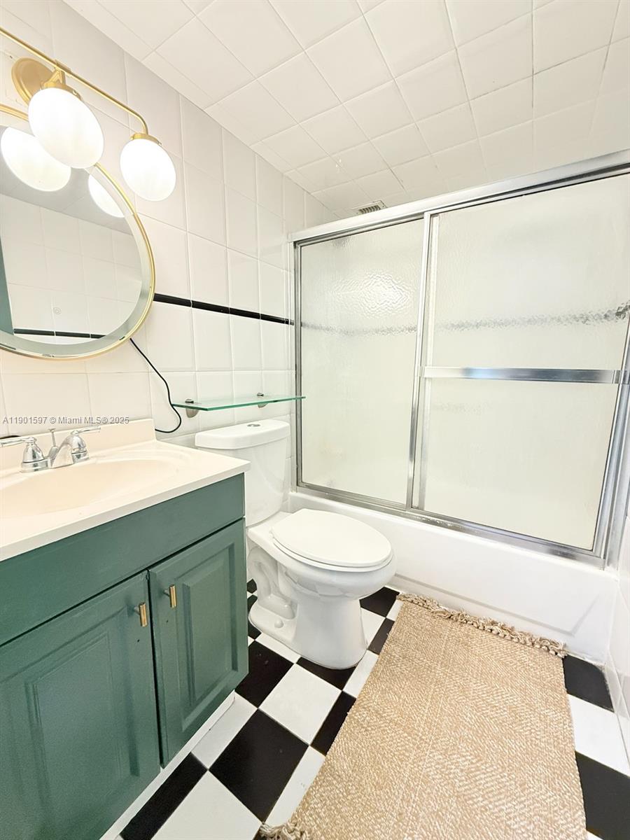 CARLYLE PLAZA CONDO - Residential
