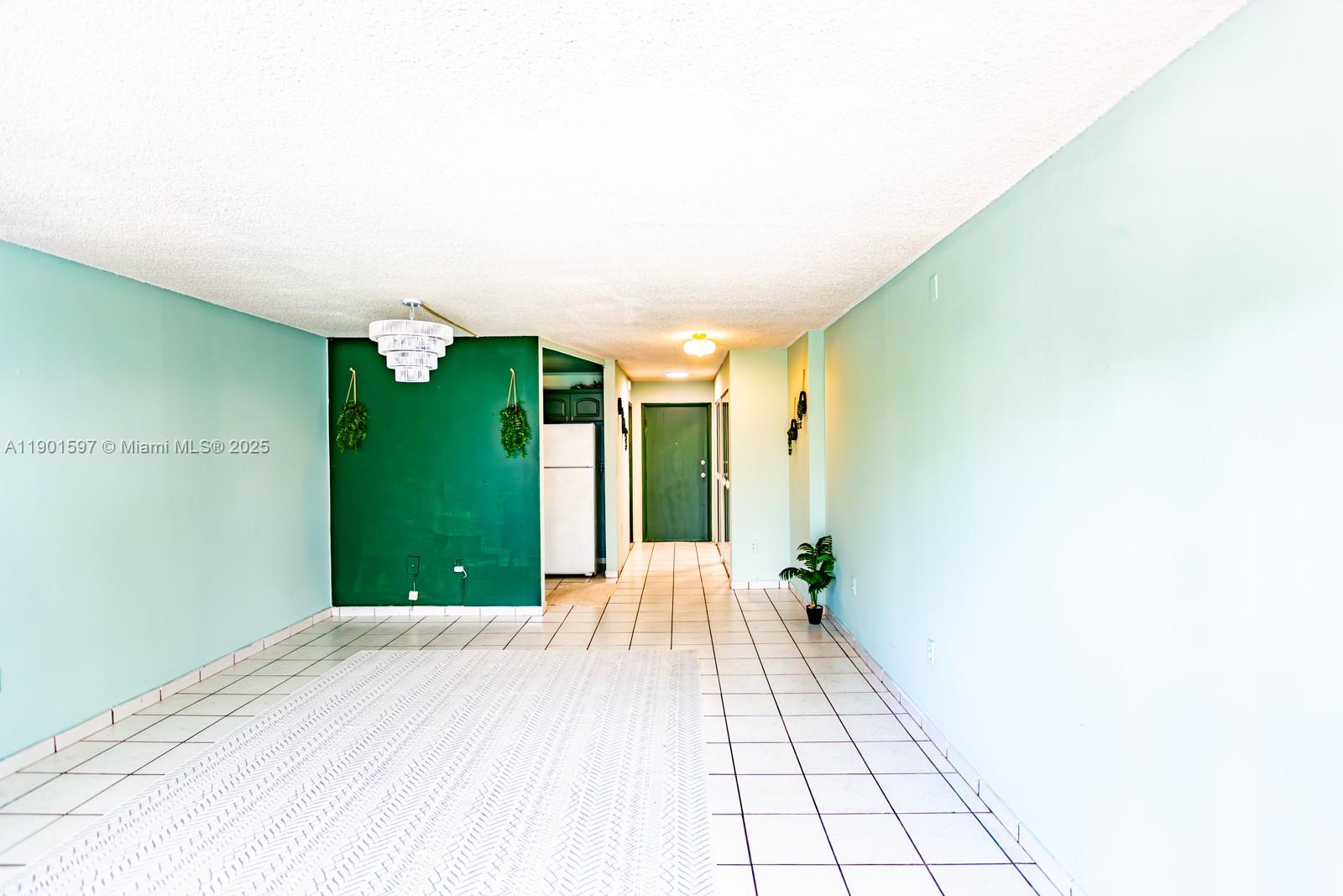CARLYLE PLAZA CONDO - Residential