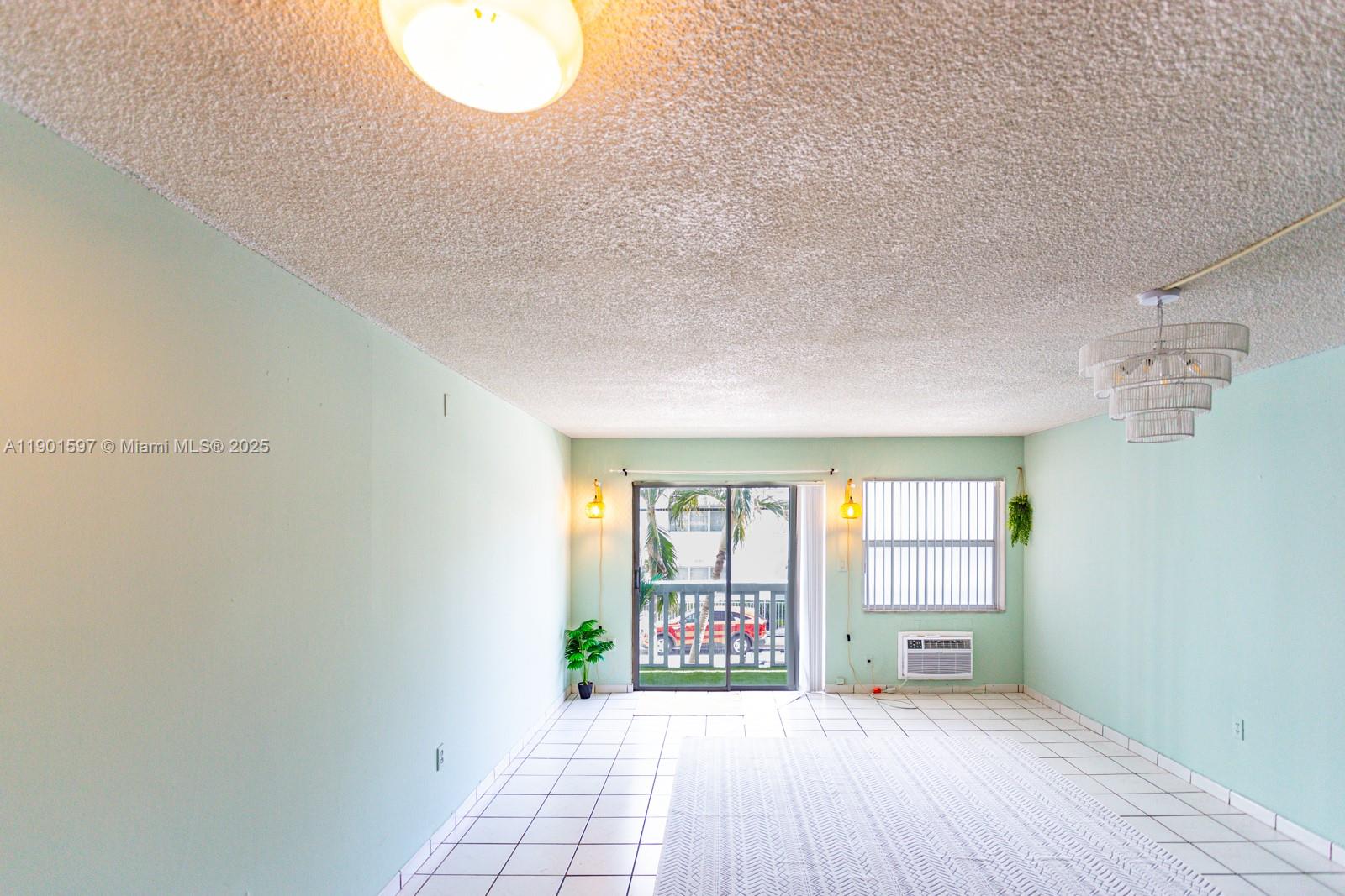 CARLYLE PLAZA CONDO - Residential