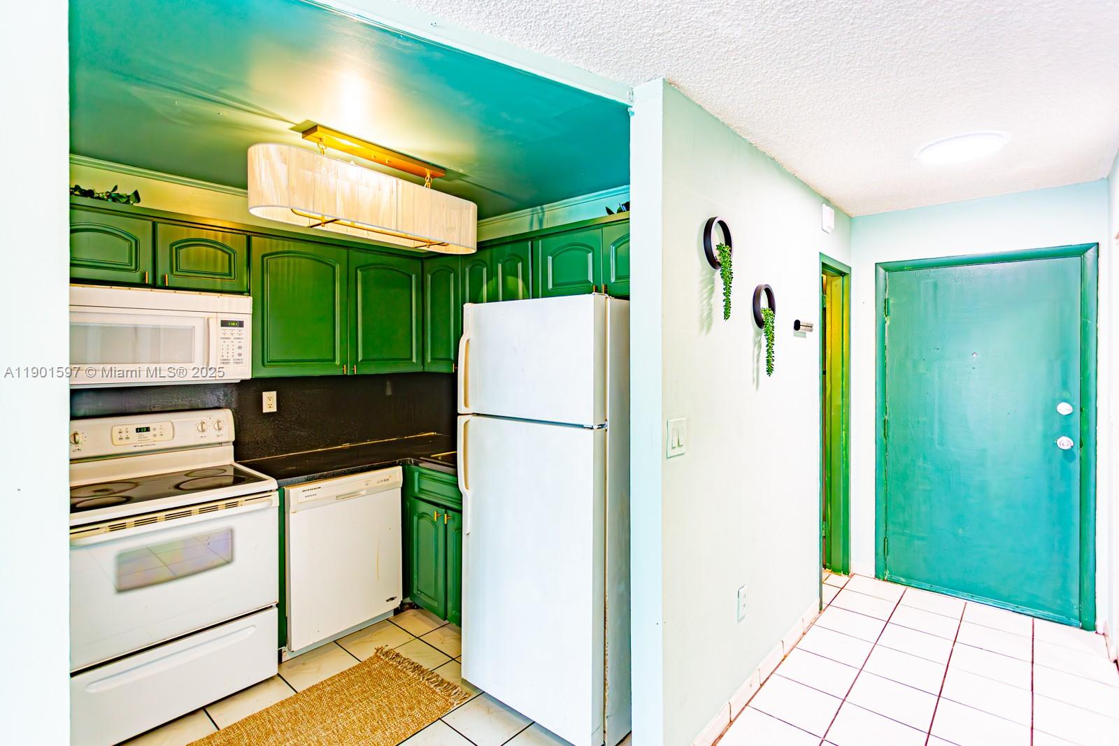 CARLYLE PLAZA CONDO - Residential