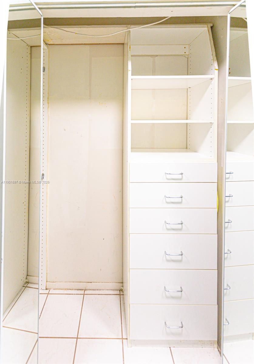 CARLYLE PLAZA CONDO - Residential