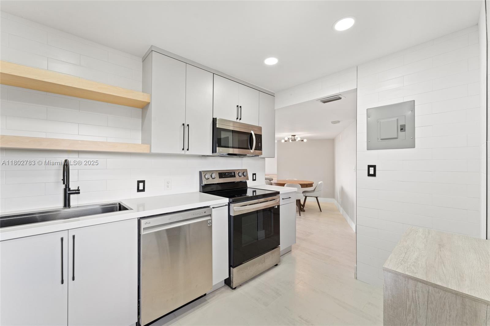 3301 N Country Club Dr 508, Aventura, Miami-Dade County, Florida - 2 Bedrooms  
2 Bathrooms - 