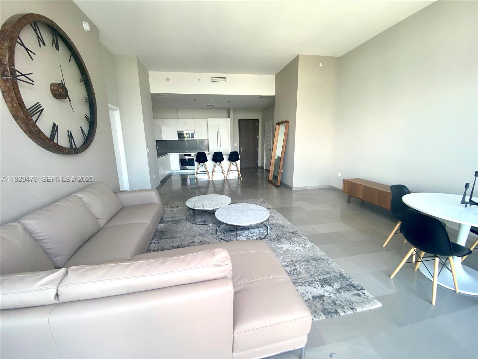 REACH CONDO - Residential