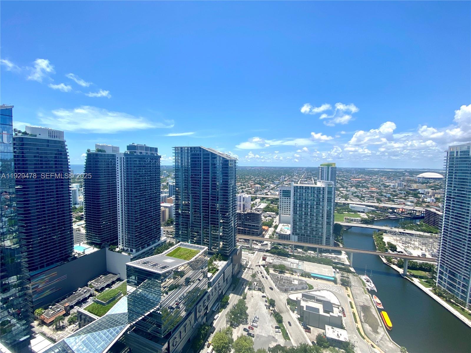 REACH CONDO - Residential