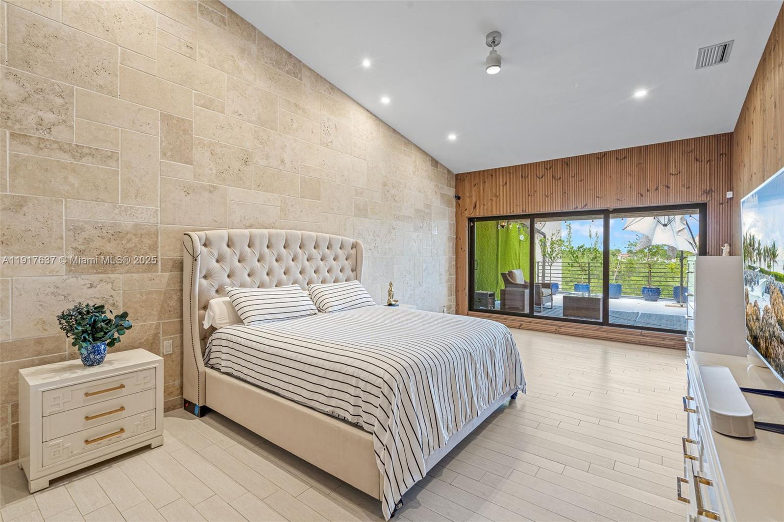 ROYAL HARBOUR YACHT CLUB - Residential