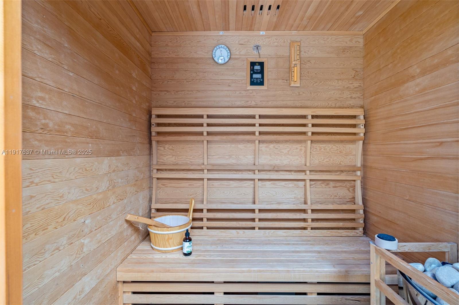 ROYAL HARBOUR YACHT CLUB - Residential