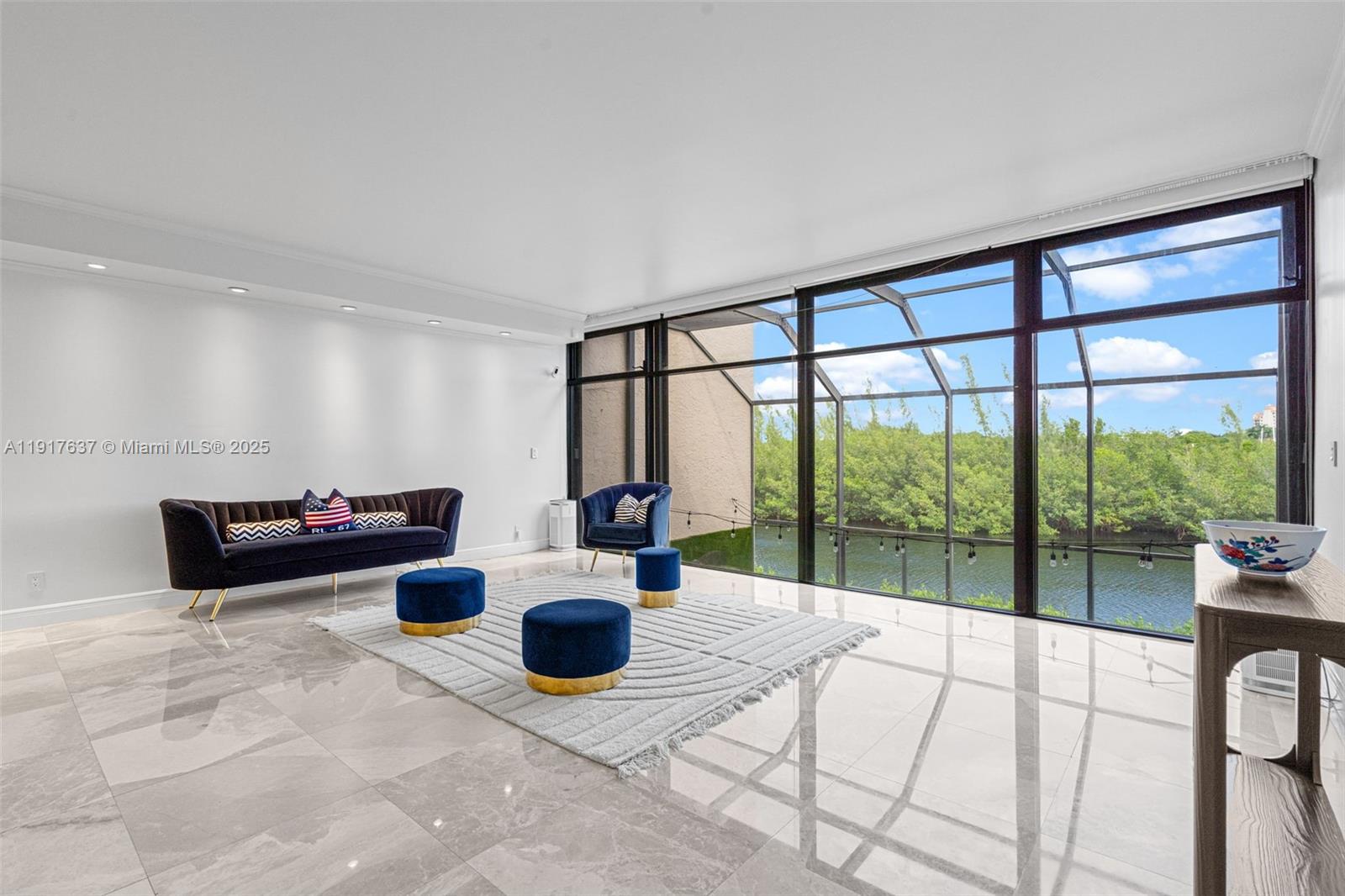 ROYAL HARBOUR YACHT CLUB - Residential