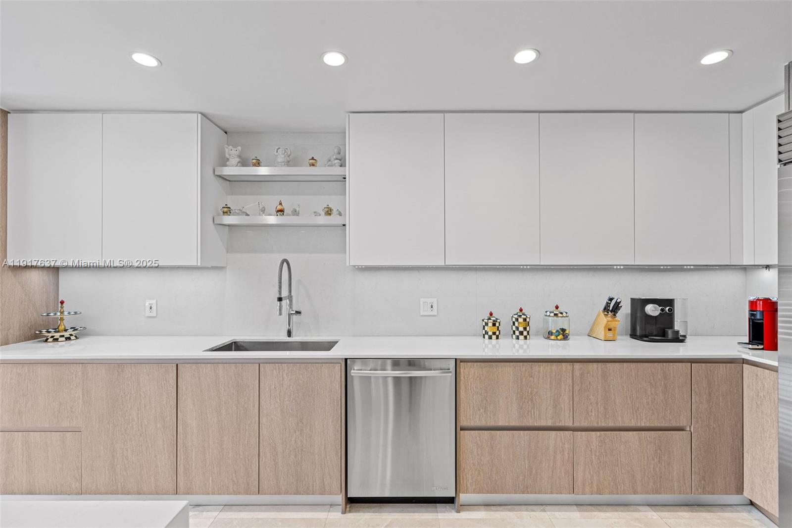 ROYAL HARBOUR YACHT CLUB - Residential