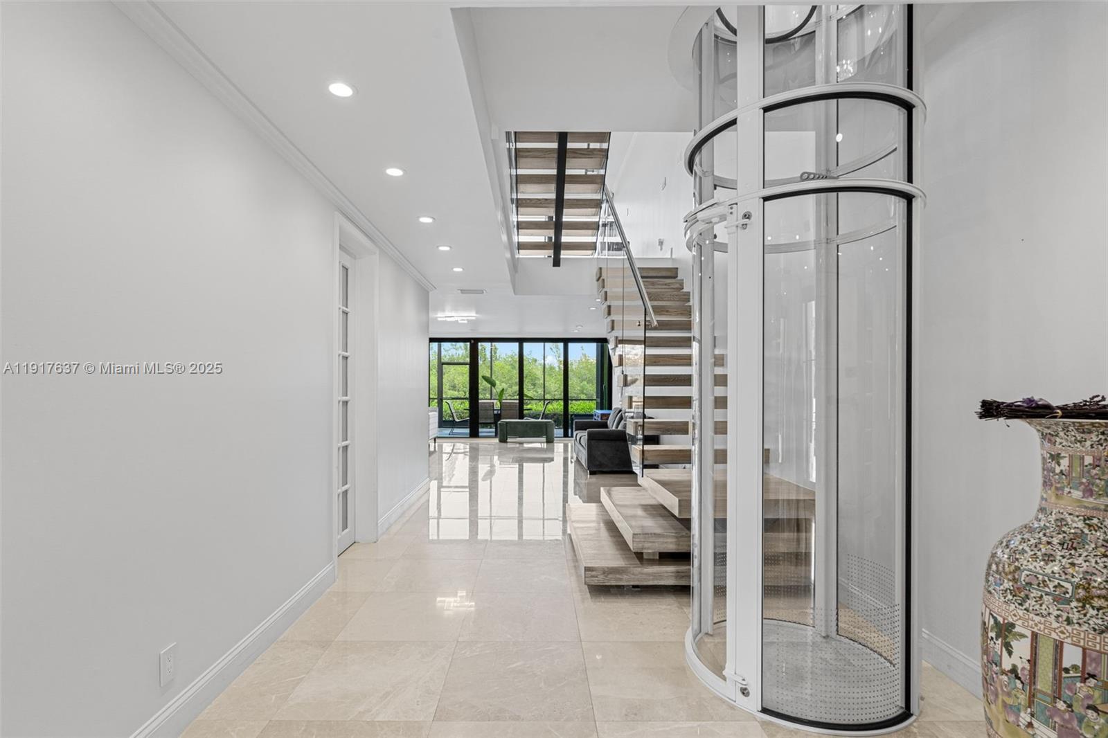 ROYAL HARBOUR YACHT CLUB - Residential