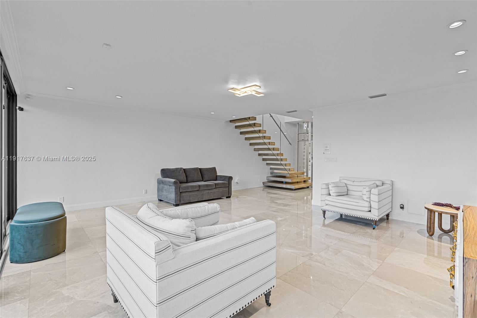 ROYAL HARBOUR YACHT CLUB - Residential