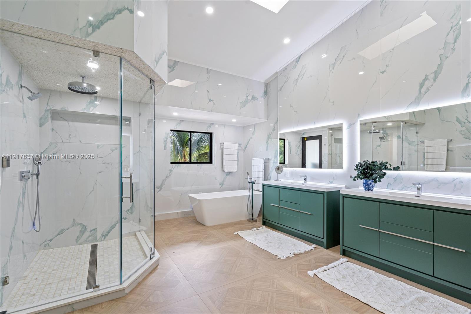 ROYAL HARBOUR YACHT CLUB - Residential