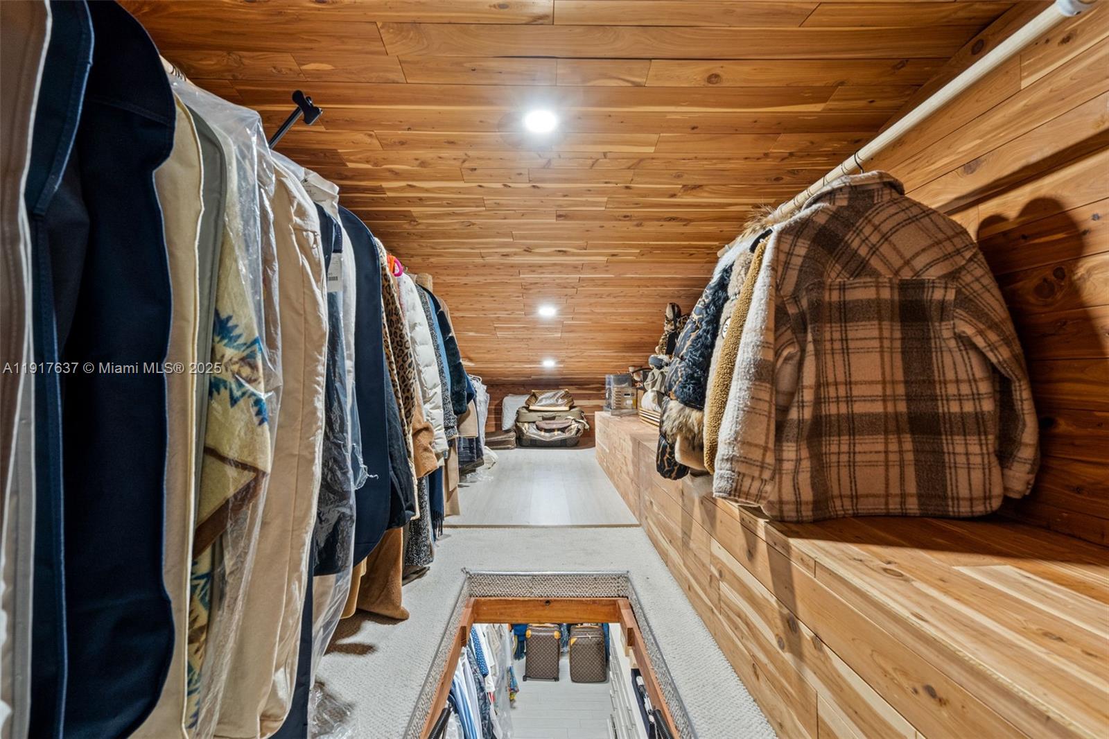 ROYAL HARBOUR YACHT CLUB - Residential