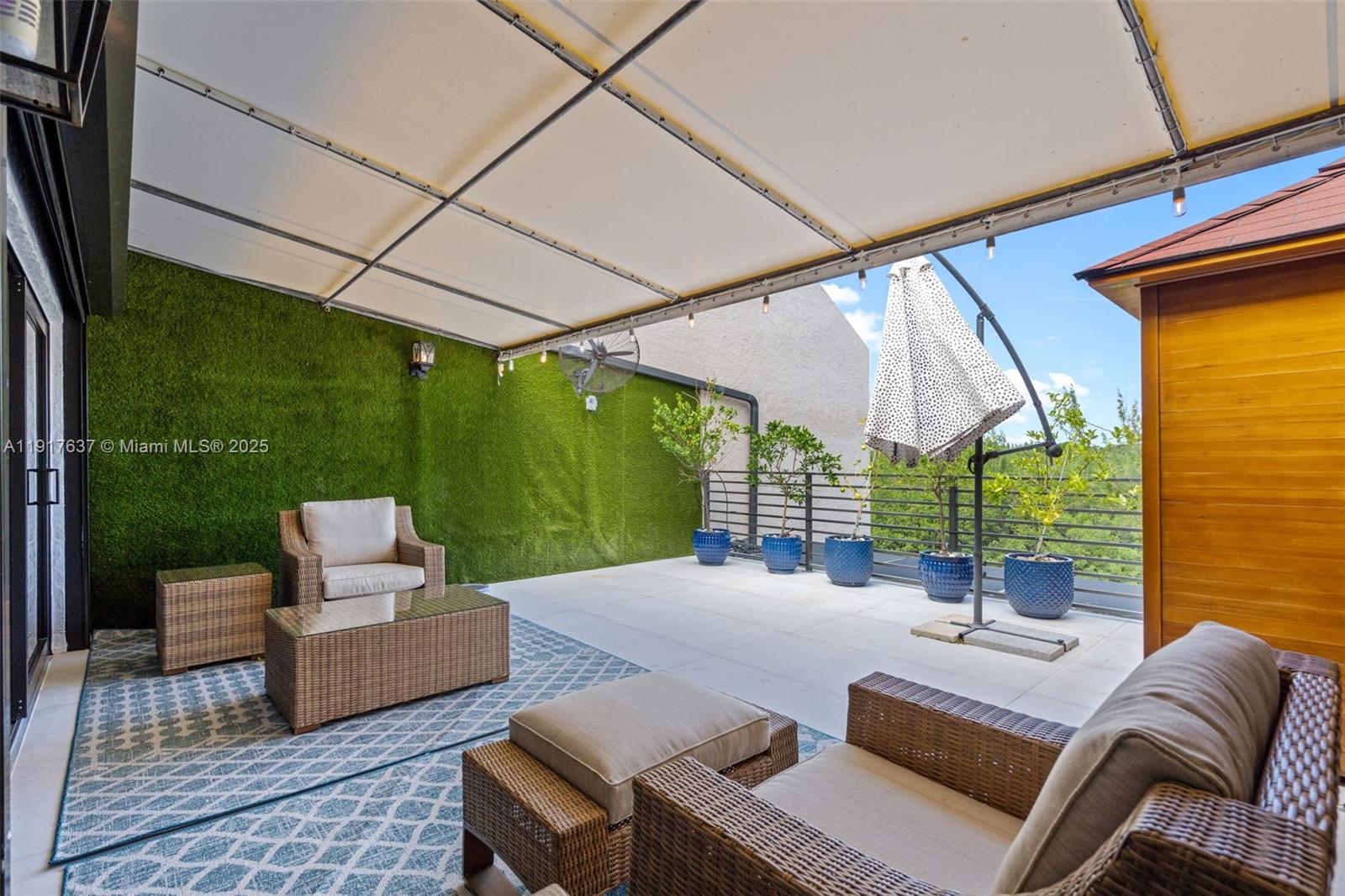 ROYAL HARBOUR YACHT CLUB - Residential