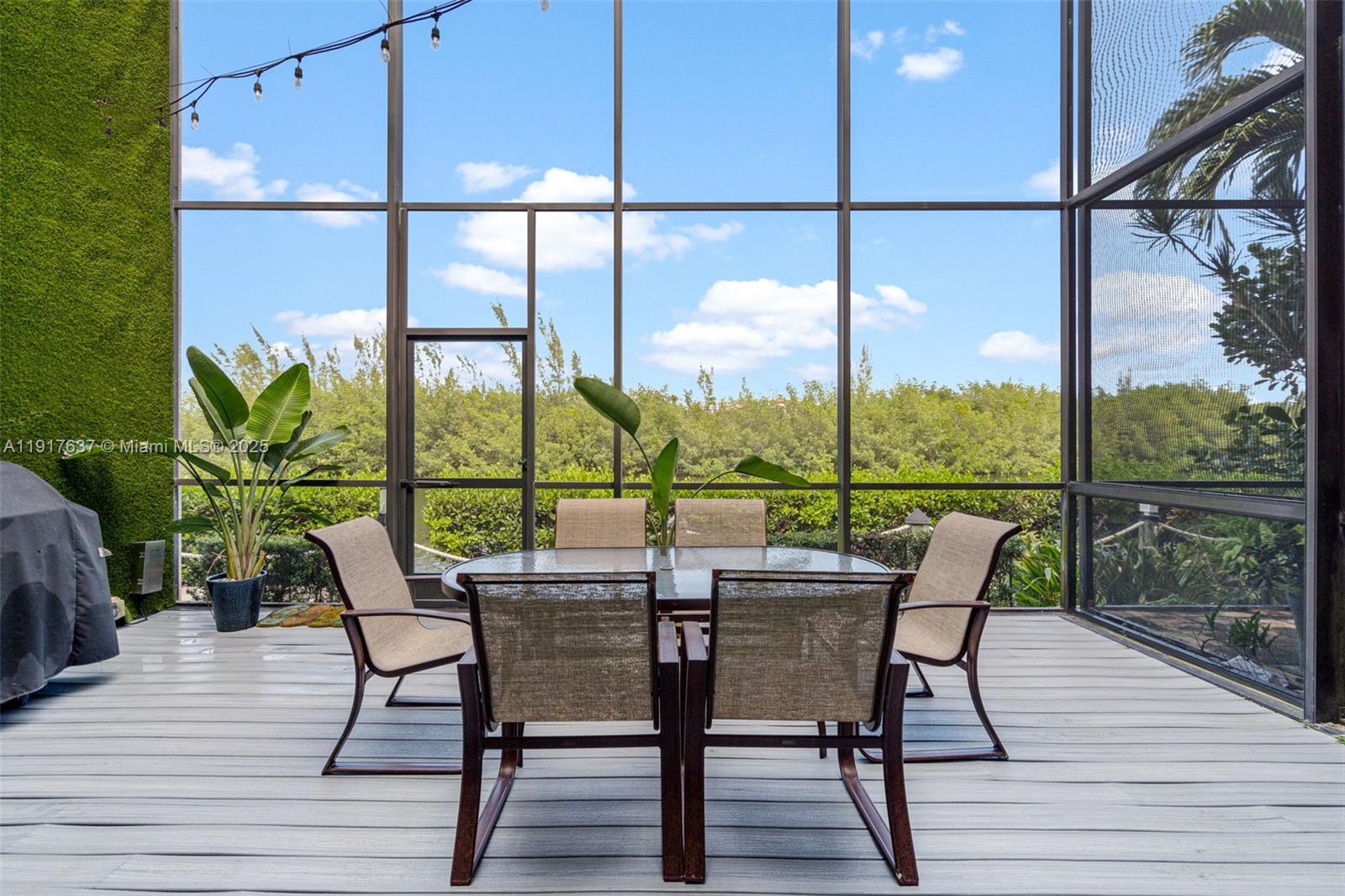 ROYAL HARBOUR YACHT CLUB - Residential