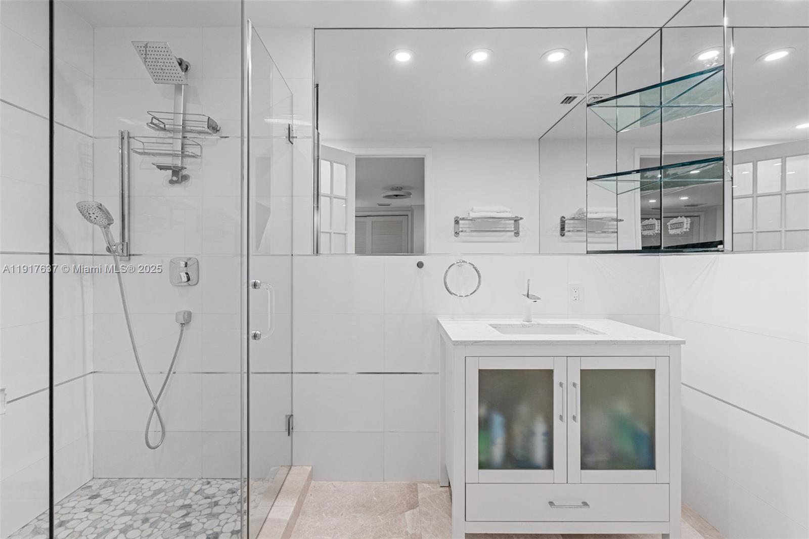 ROYAL HARBOUR YACHT CLUB - Residential