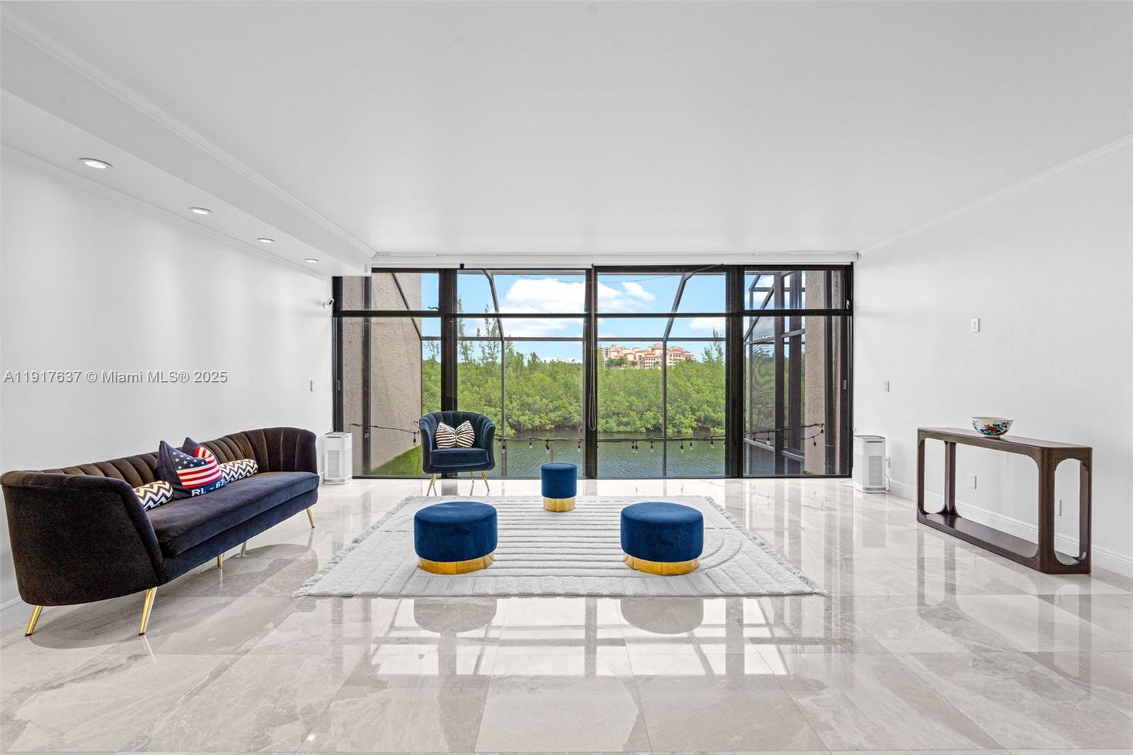 ROYAL HARBOUR YACHT CLUB - Residential