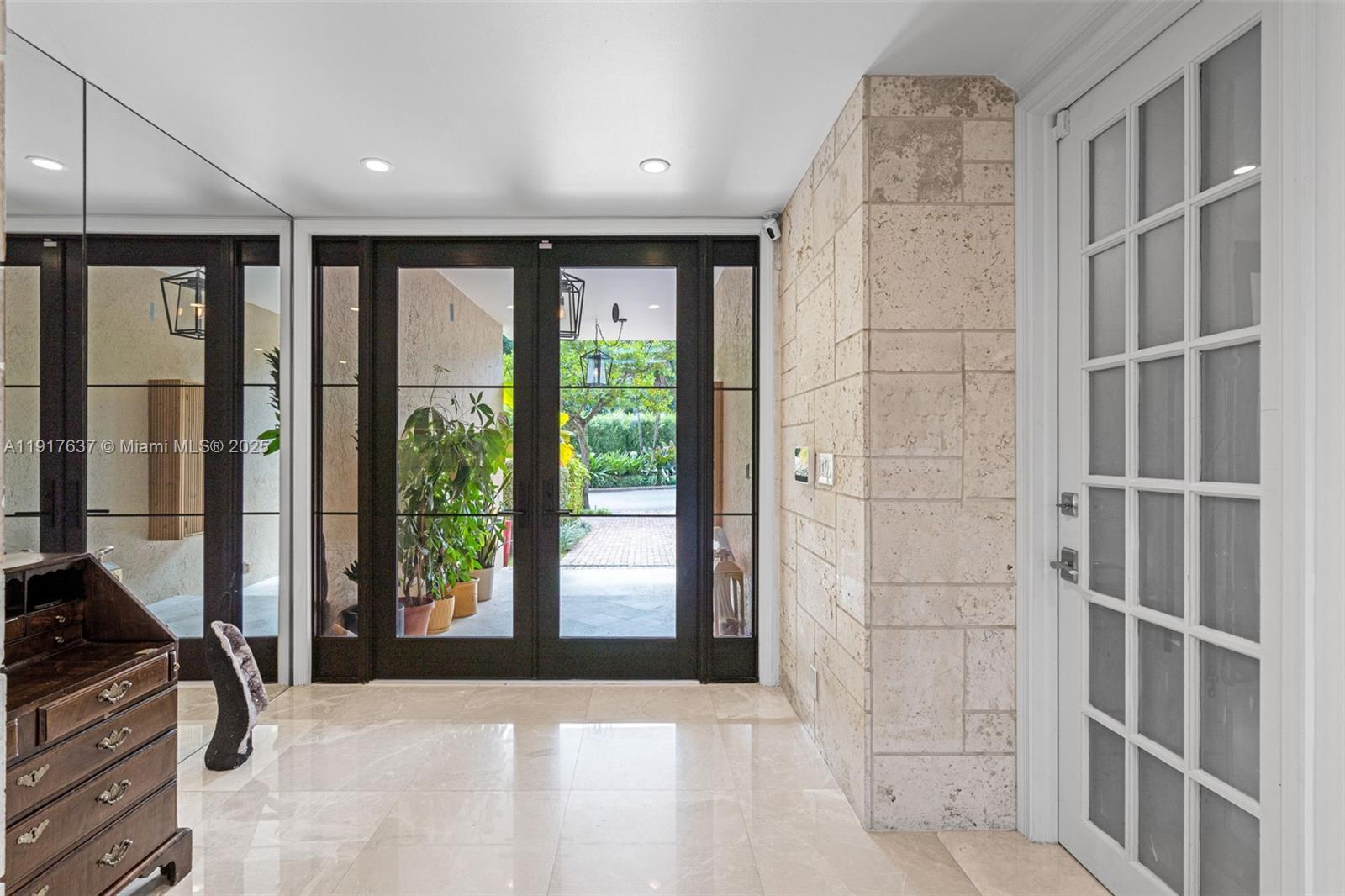 ROYAL HARBOUR YACHT CLUB - Residential