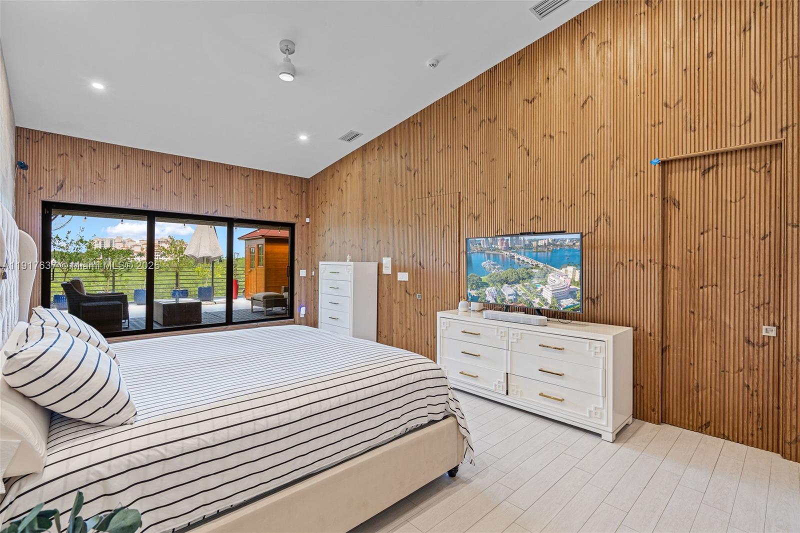 ROYAL HARBOUR YACHT CLUB - Residential