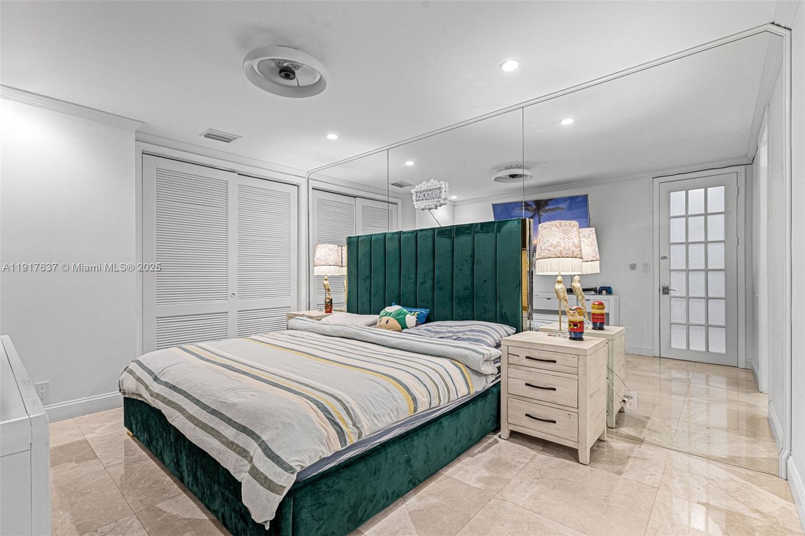 ROYAL HARBOUR YACHT CLUB - Residential