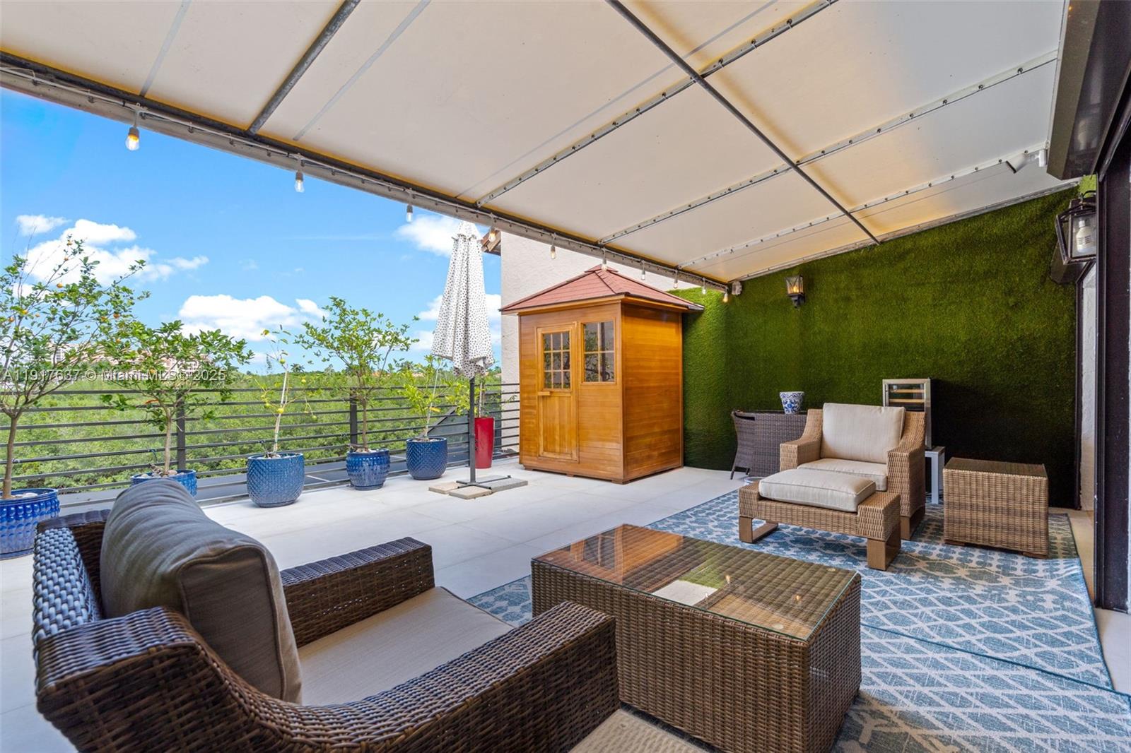 ROYAL HARBOUR YACHT CLUB - Residential