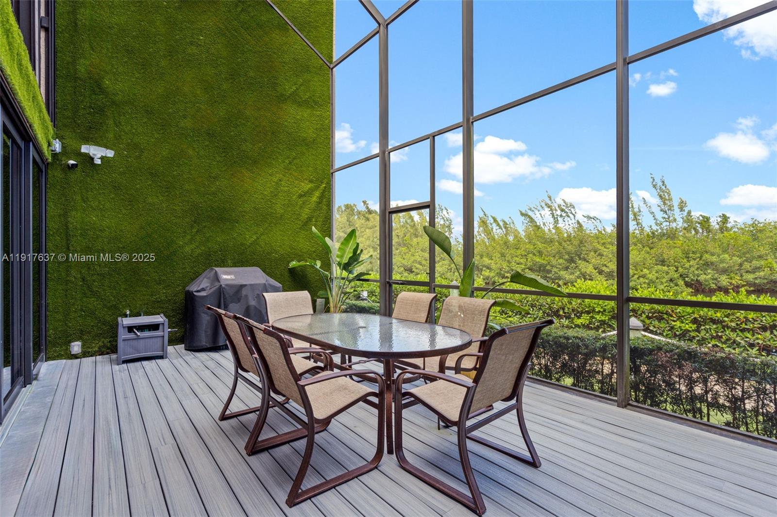 ROYAL HARBOUR YACHT CLUB - Residential