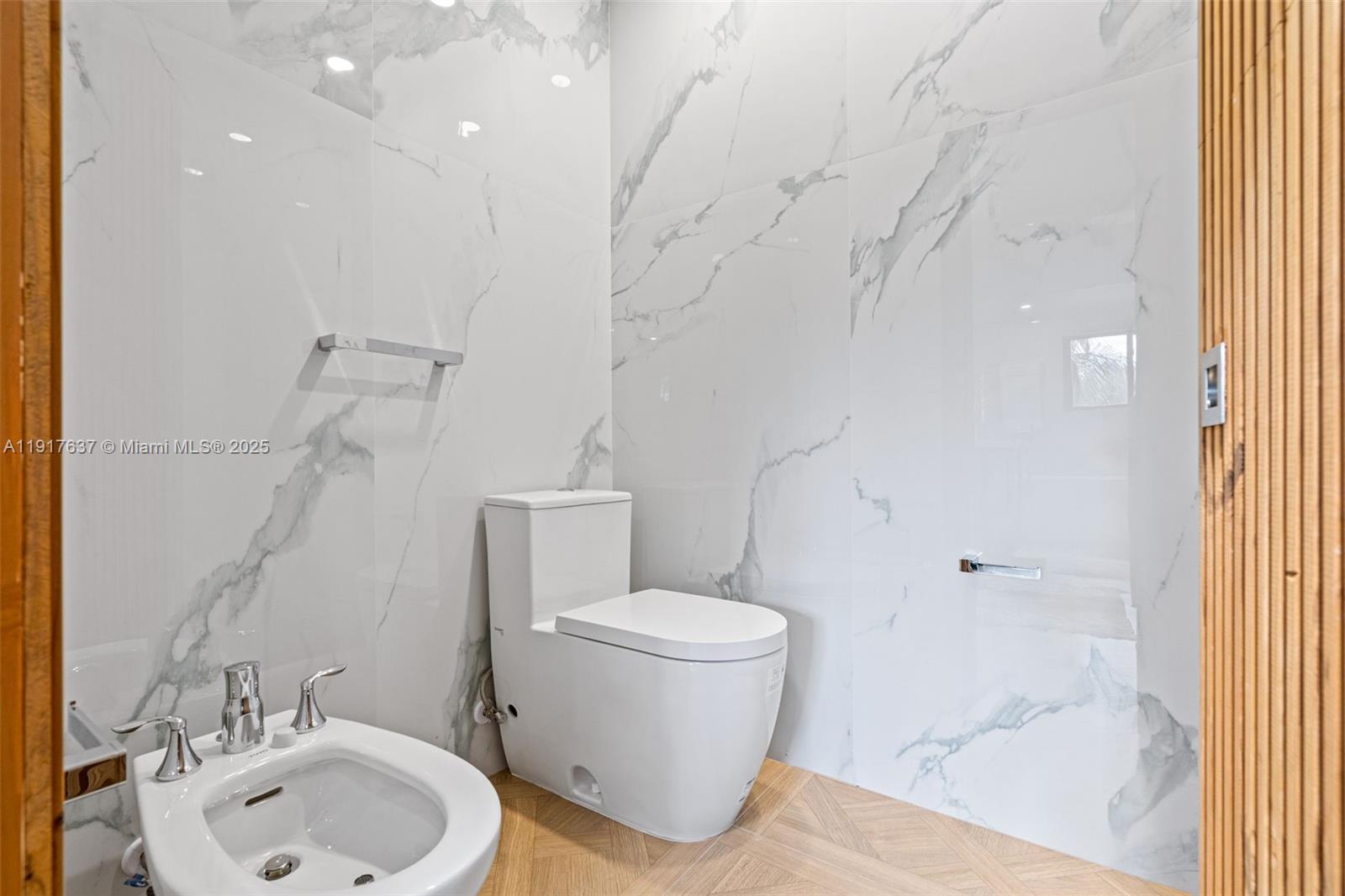 ROYAL HARBOUR YACHT CLUB - Residential