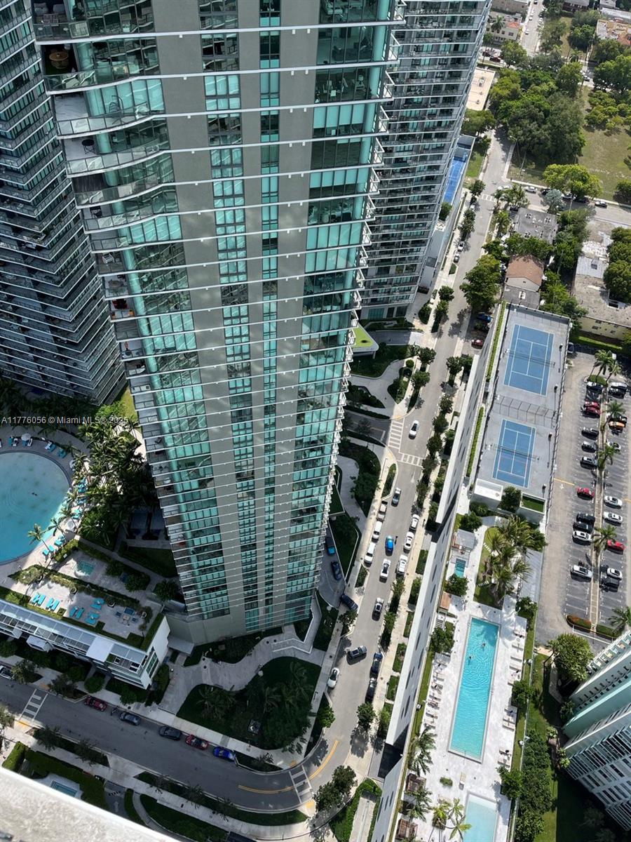 ONE PARAISO CONDO - Residential