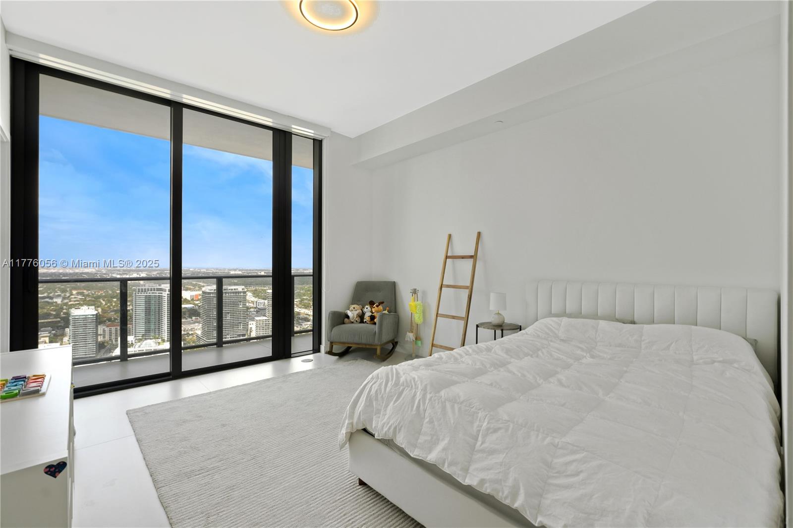 ONE PARAISO CONDO - Residential