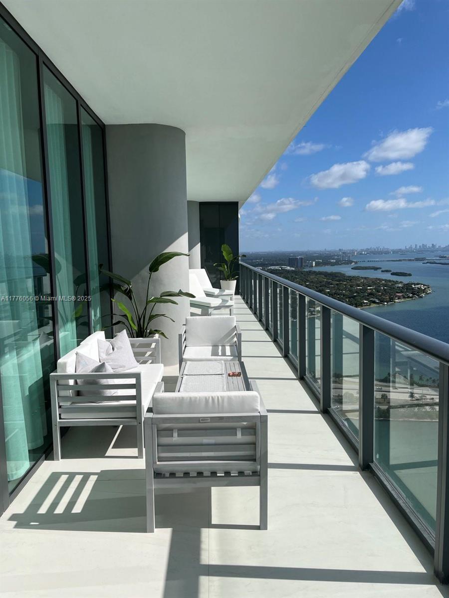 ONE PARAISO CONDO - Residential