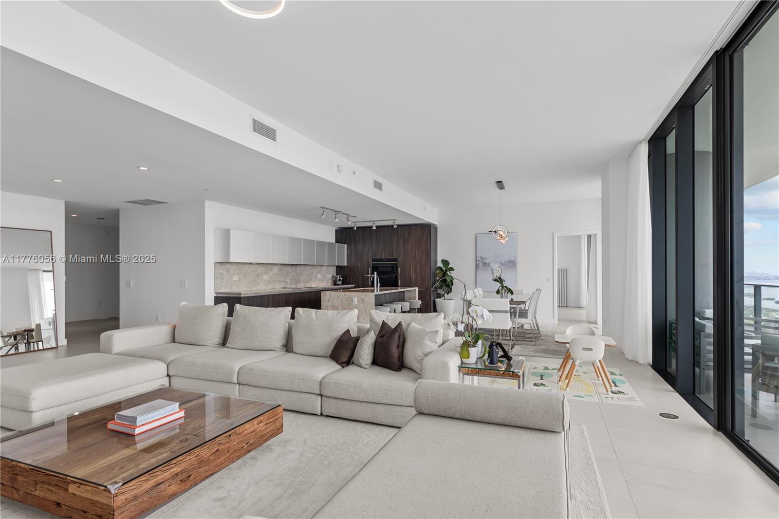 3131 NE 7th Ave PH5002