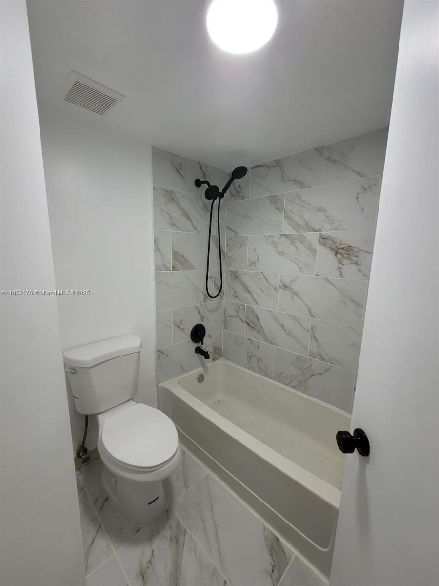 LAKEVIEW CLUB CONDO - Residential Lease