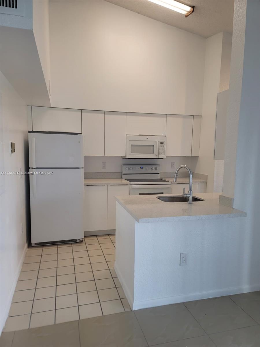 LAKEVIEW CLUB CONDO - Residential Lease