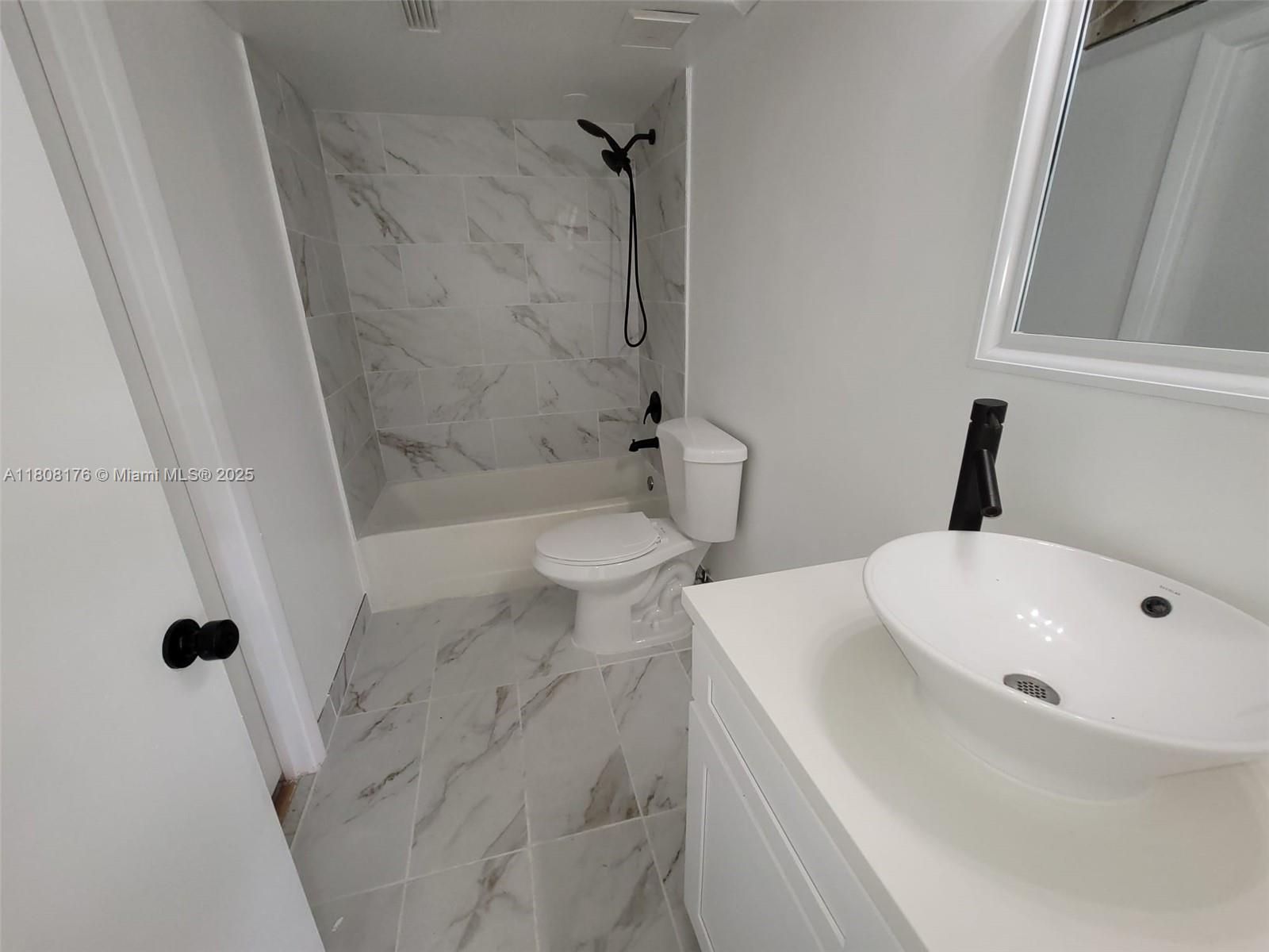 LAKEVIEW CLUB CONDO - Residential Lease