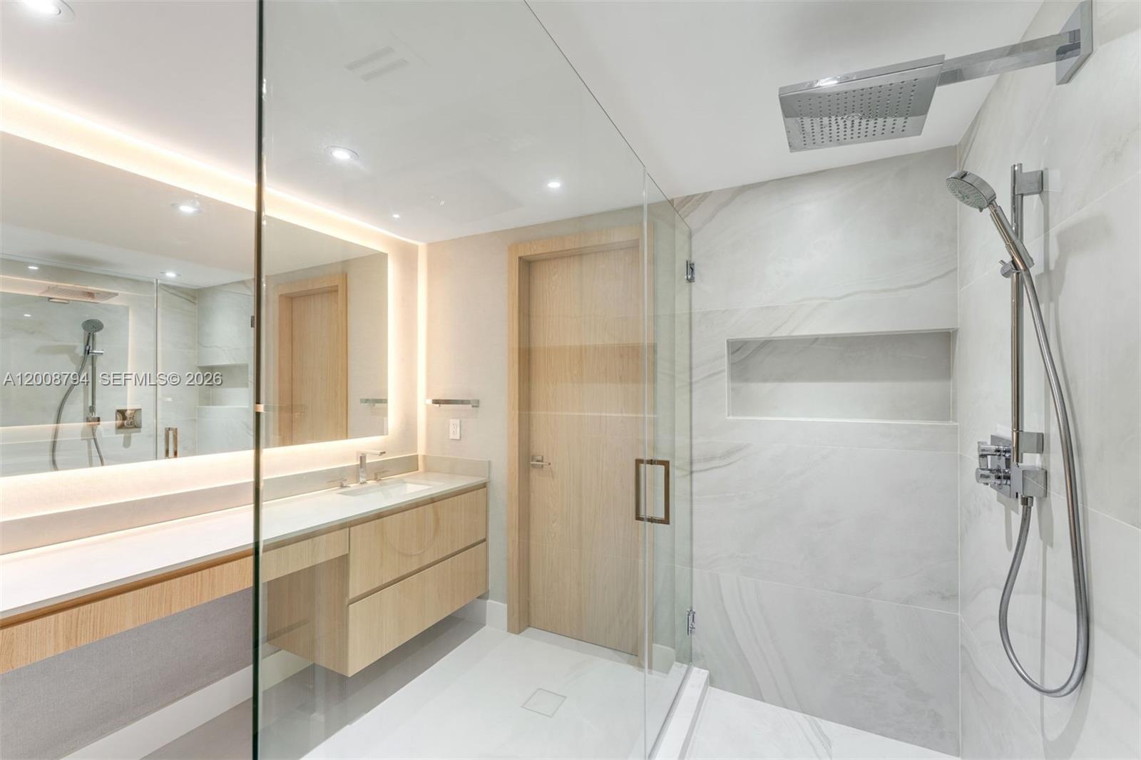 THE EXECUTIVE RESIDENCES - Residential