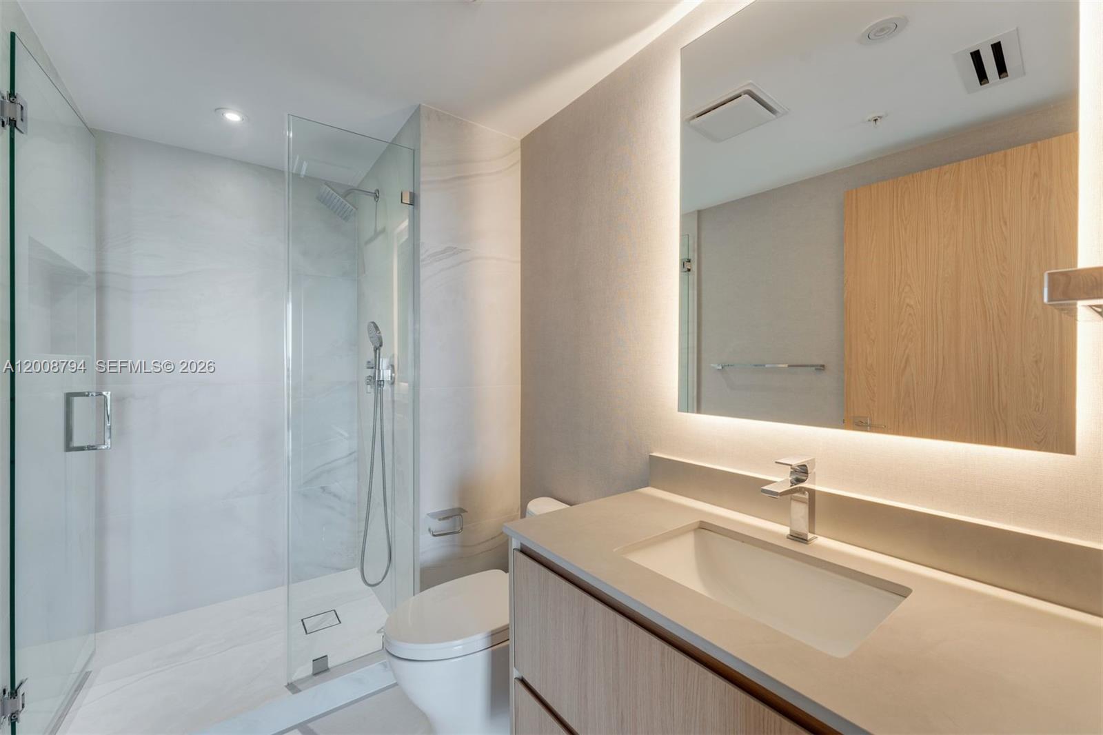 THE EXECUTIVE RESIDENCES - Residential