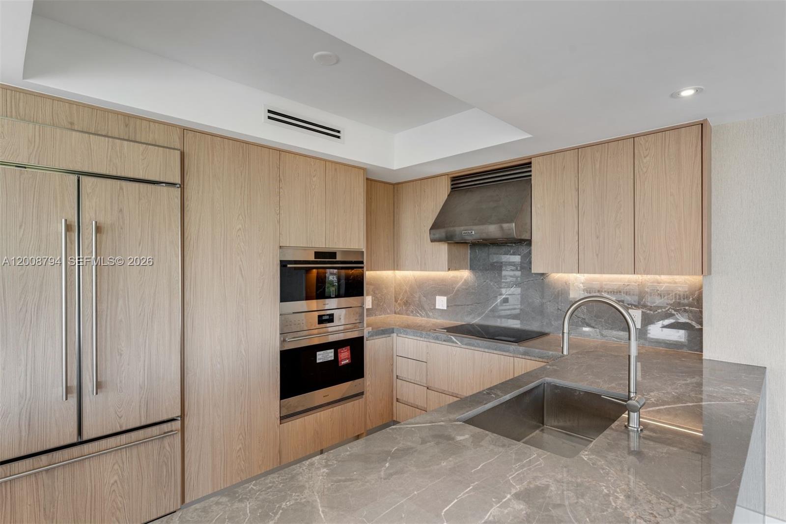 THE EXECUTIVE RESIDENCES - Residential