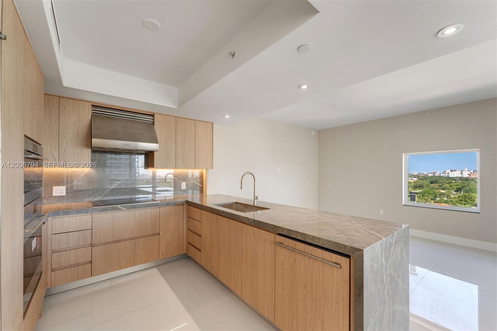 THE EXECUTIVE RESIDENCES - Residential