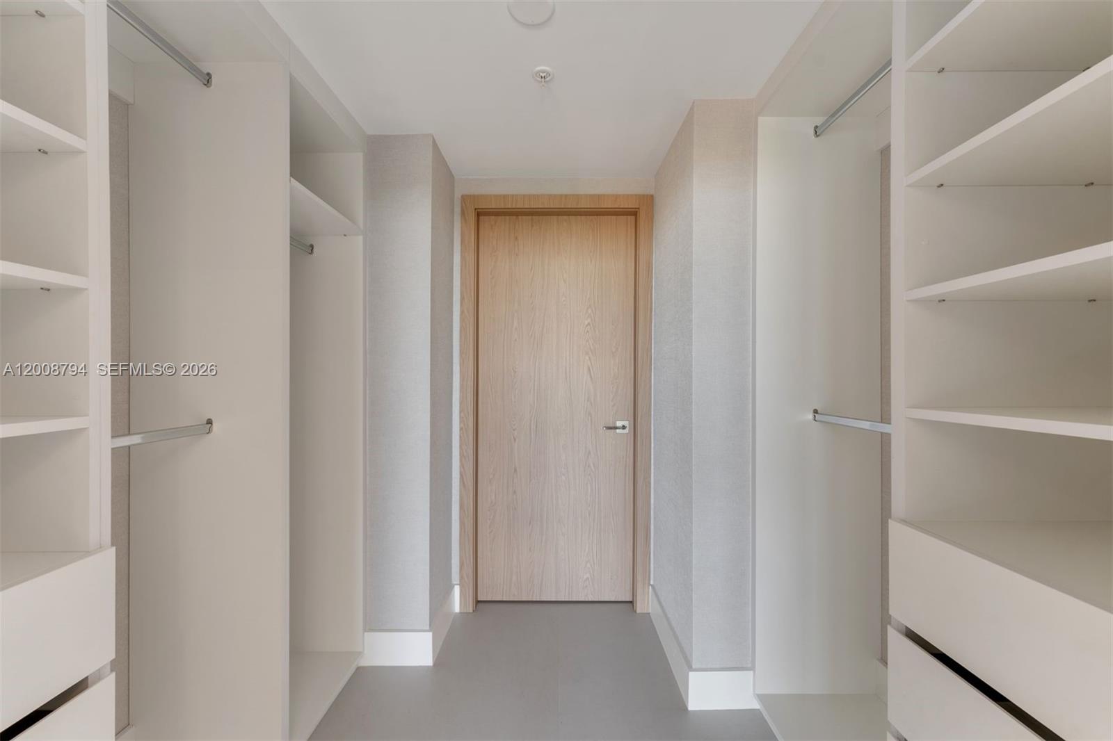 THE EXECUTIVE RESIDENCES - Residential