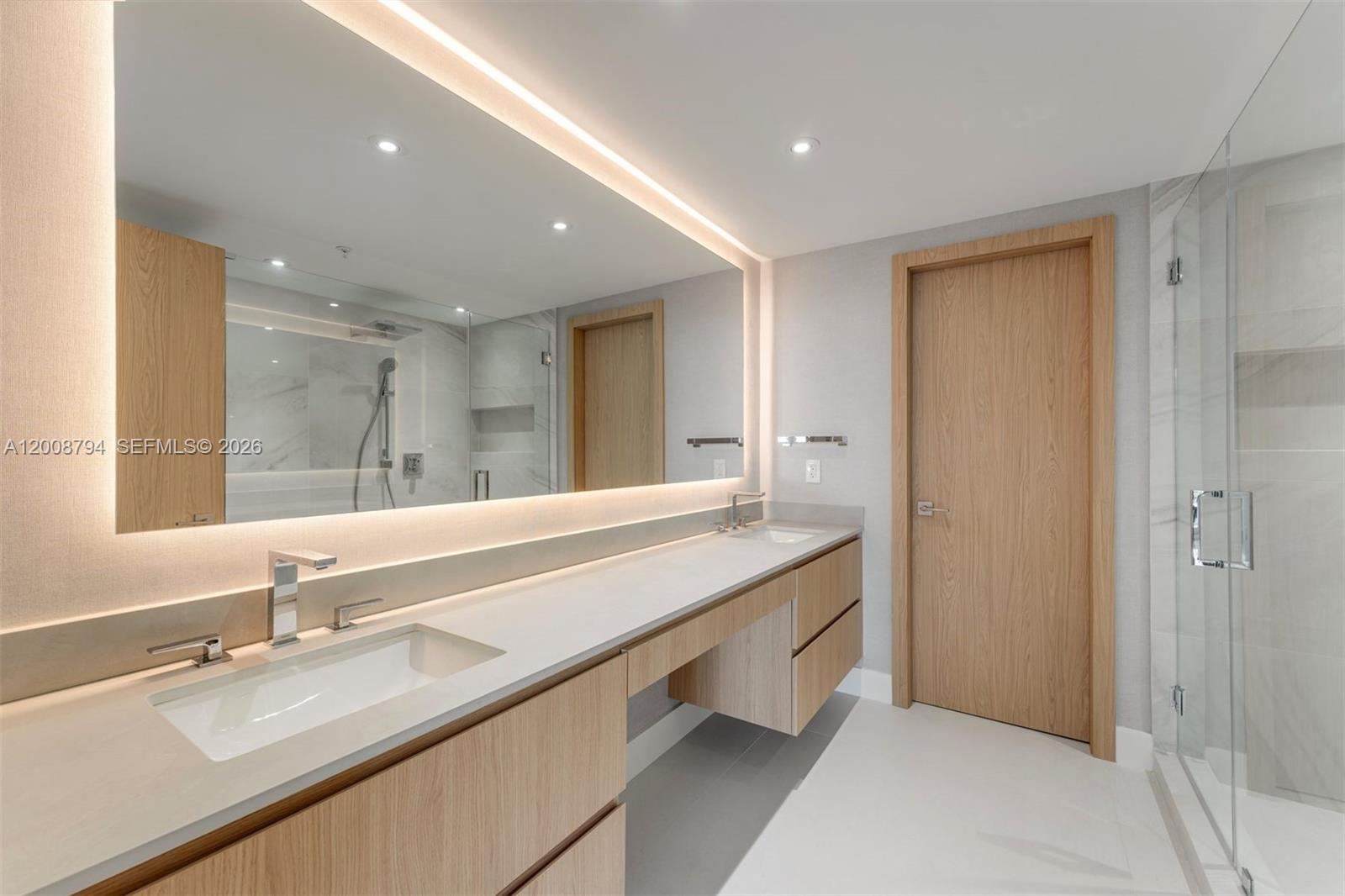 THE EXECUTIVE RESIDENCES - Residential