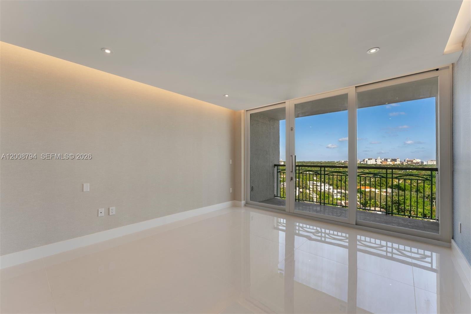 THE EXECUTIVE RESIDENCES - Residential