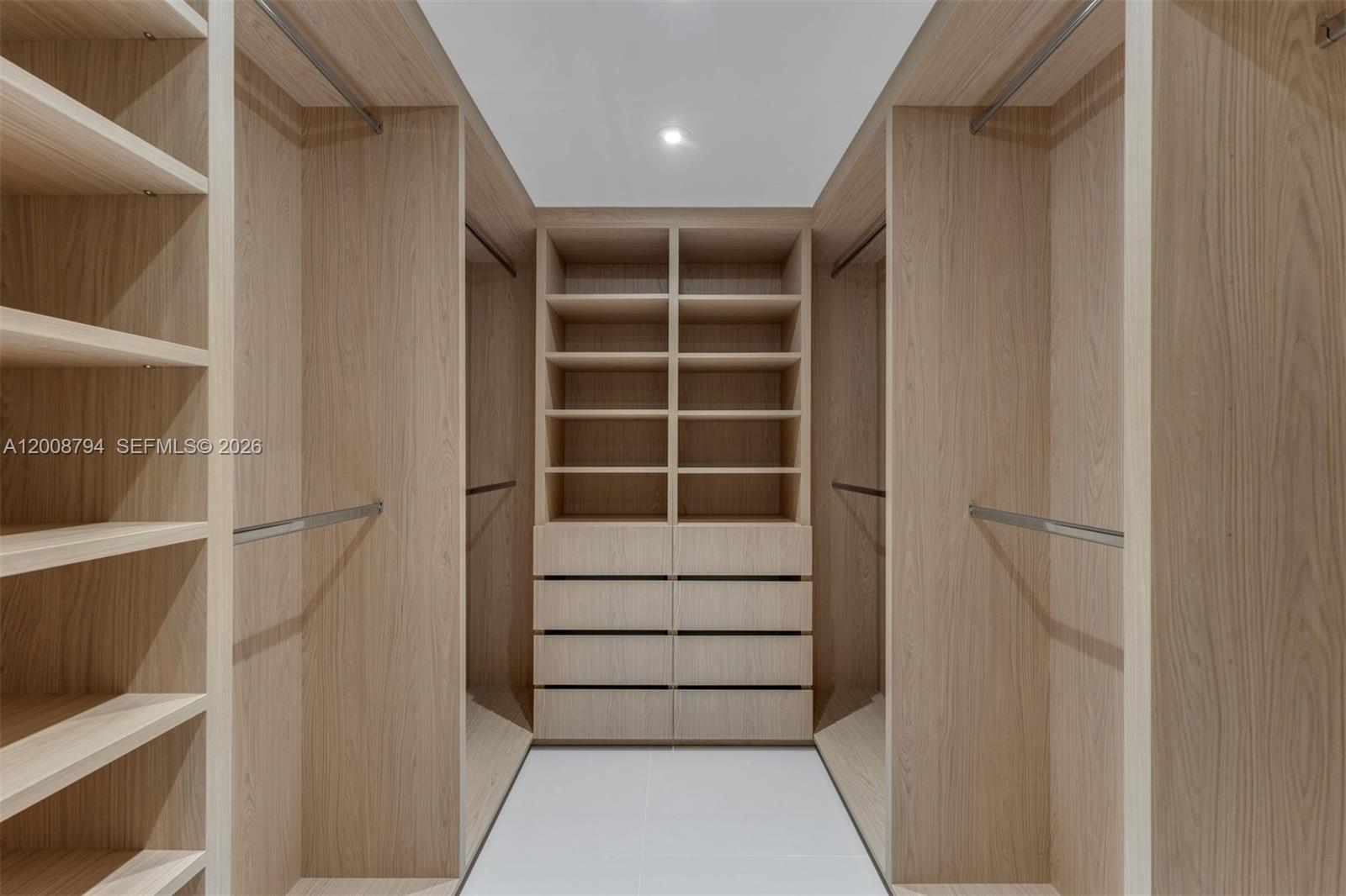 THE EXECUTIVE RESIDENCES - Residential