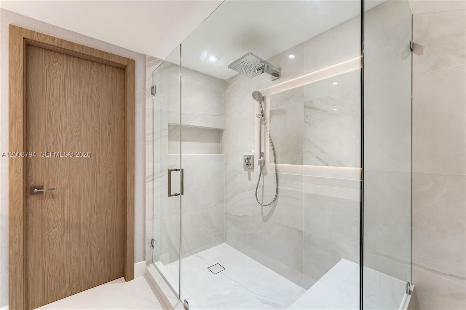 THE EXECUTIVE RESIDENCES - Residential
