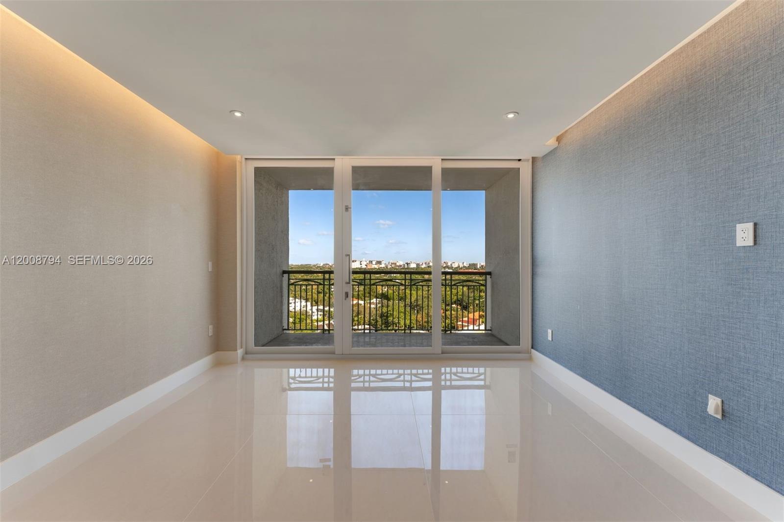 THE EXECUTIVE RESIDENCES - Residential