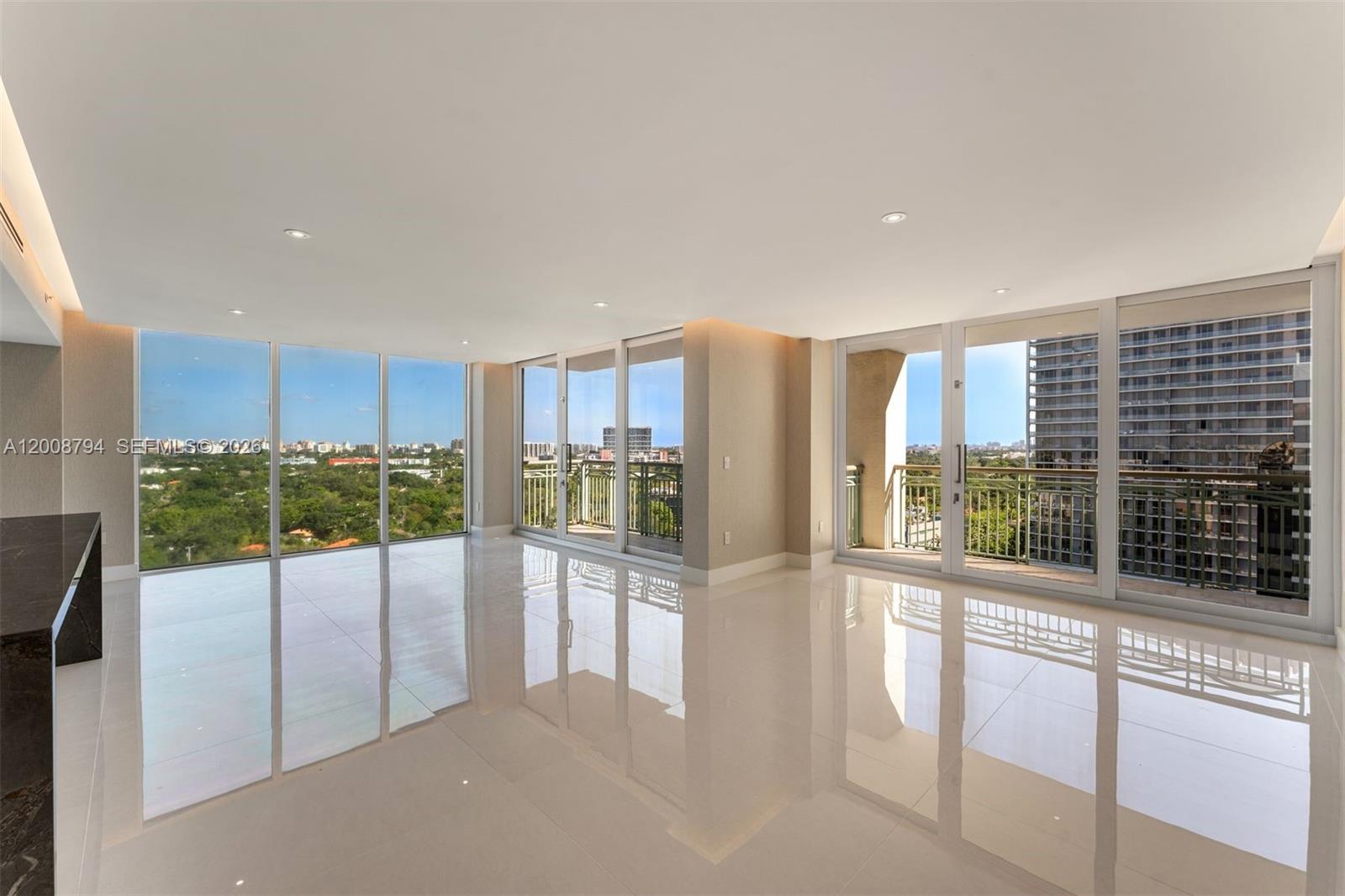 THE EXECUTIVE RESIDENCES - Residential