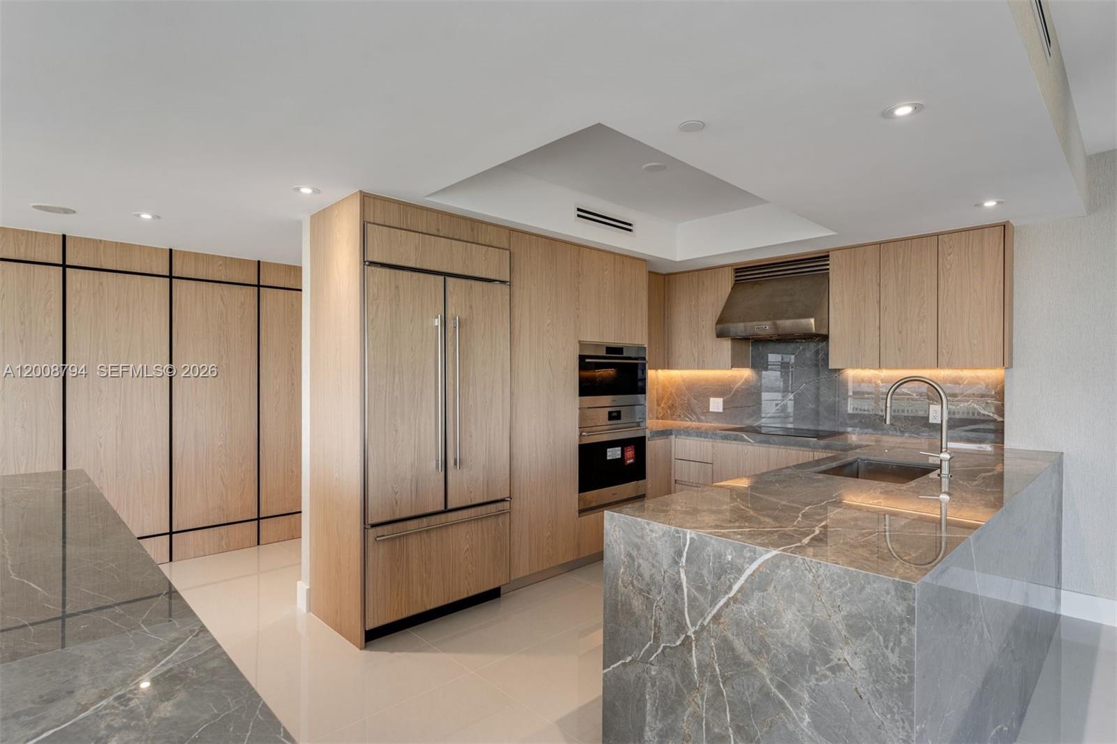 THE EXECUTIVE RESIDENCES - Residential