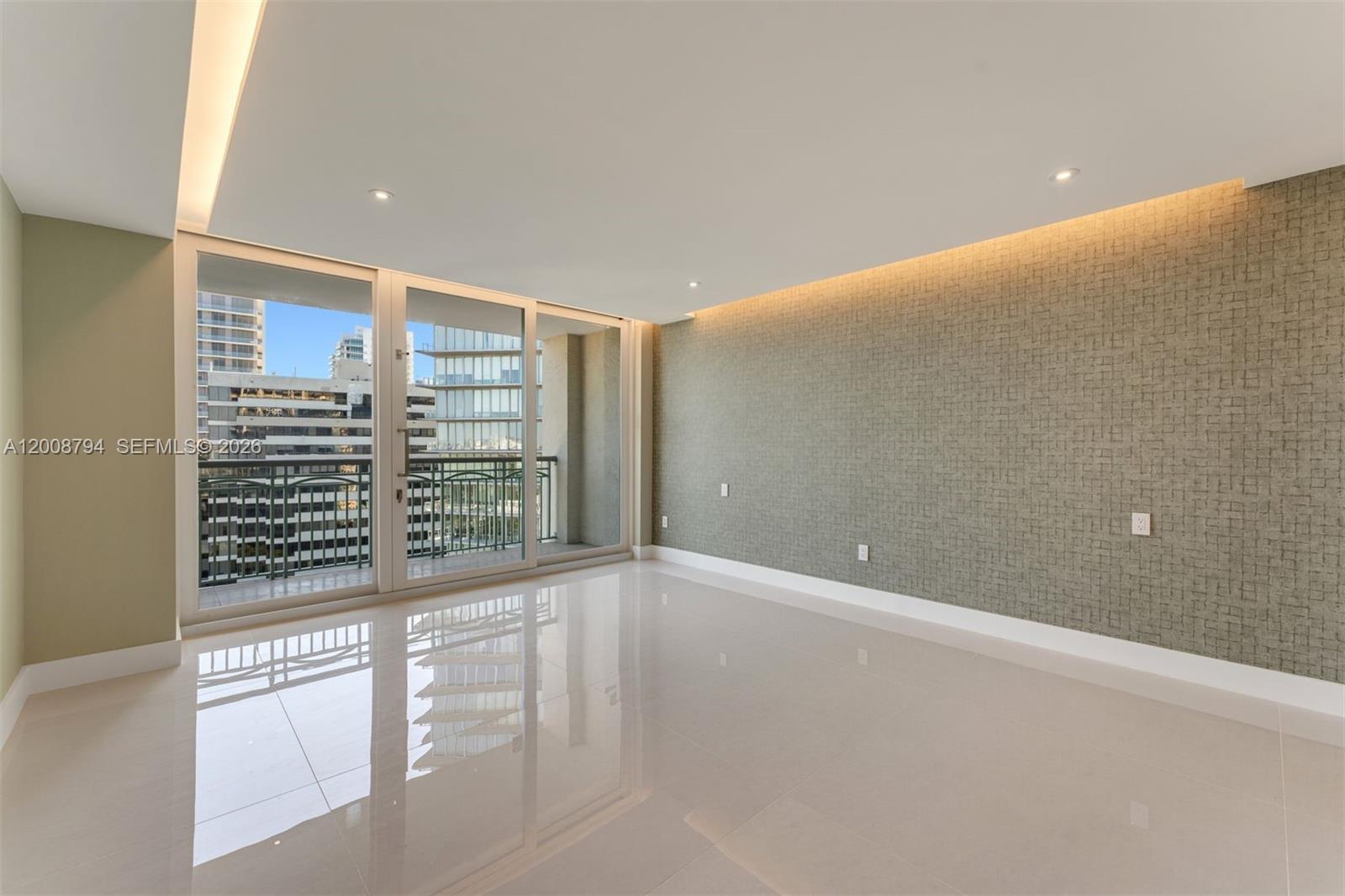 THE EXECUTIVE RESIDENCES - Residential